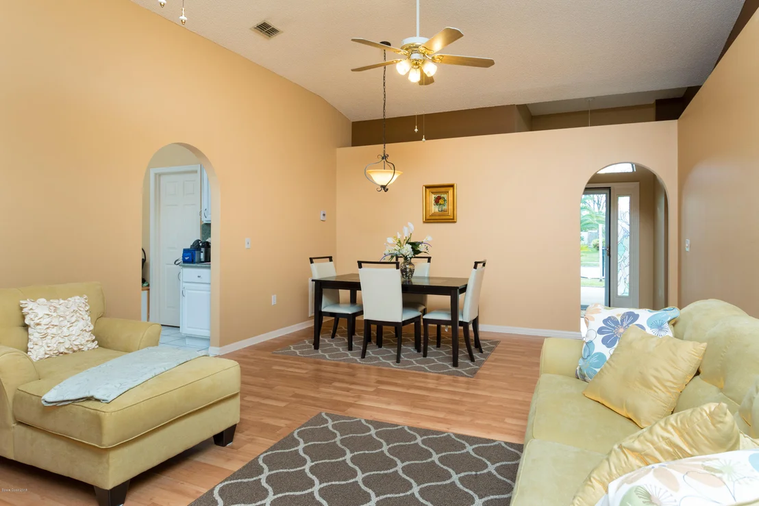 Photo of 1282 White Oak Circle