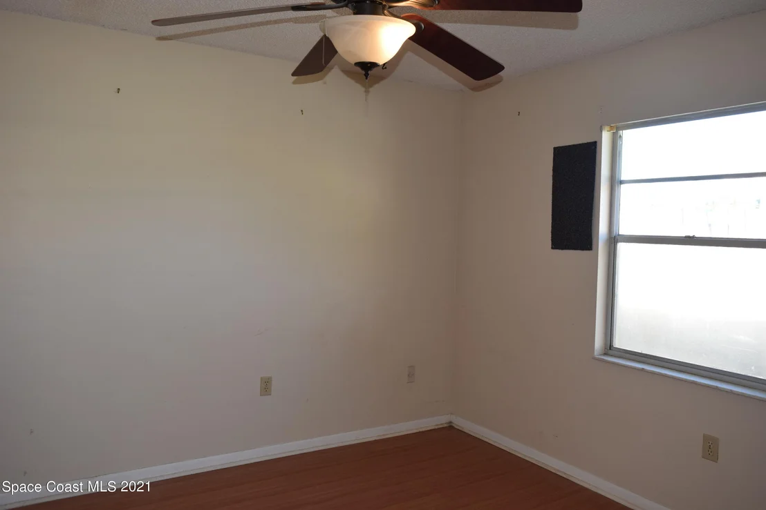 Photo of 881 Cayuga Avenue NE