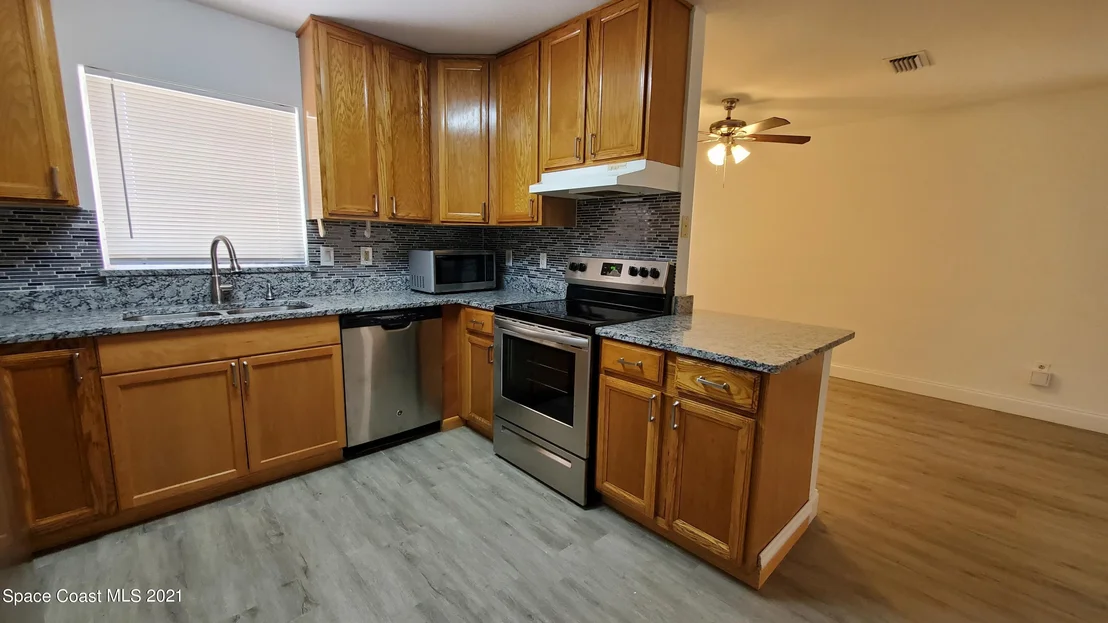 Photo of 1057 Cabot Drive NE