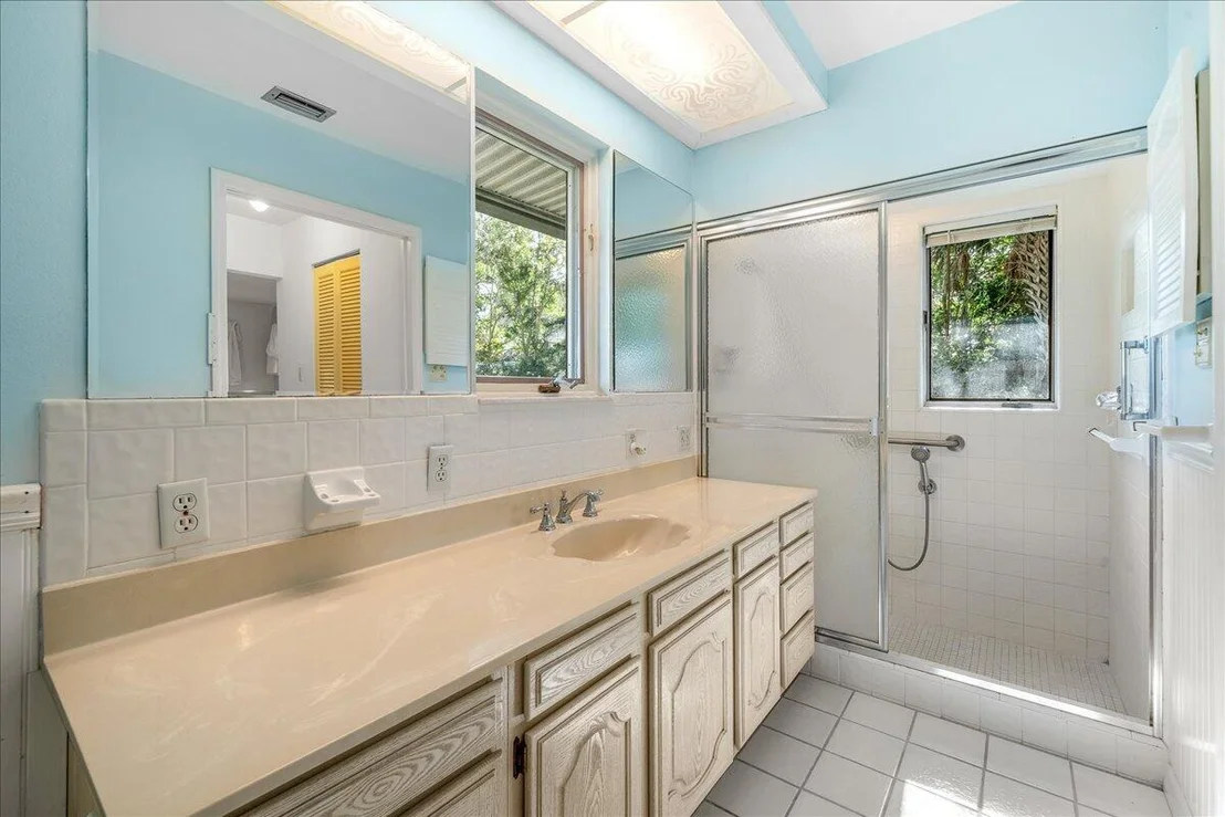 Photo of 1748 Bay Shore Drive