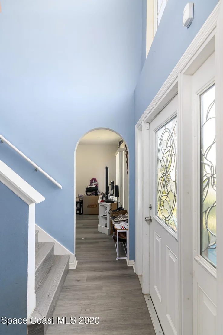 Photo of 1249 White Oak Circle