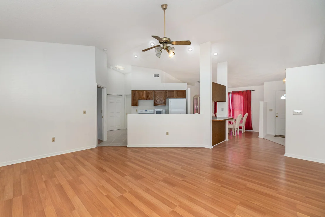 Photo of 569 Balcom Terrace SE