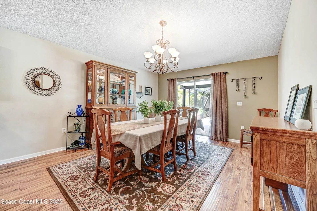 Photo of 1153 White Oak Circle