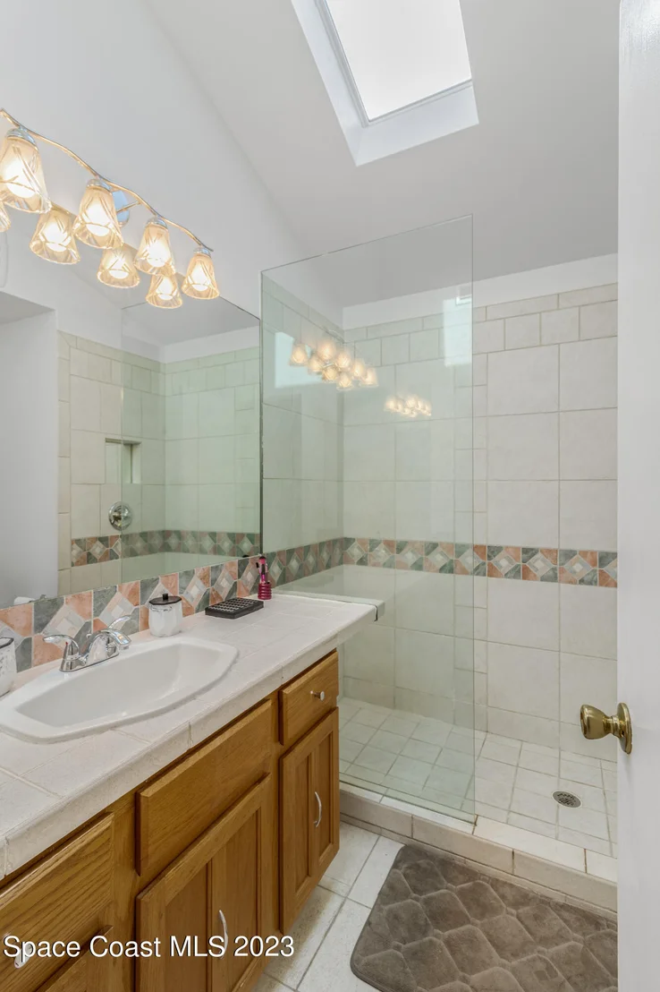 Photo of 1113 Cromey Road NE