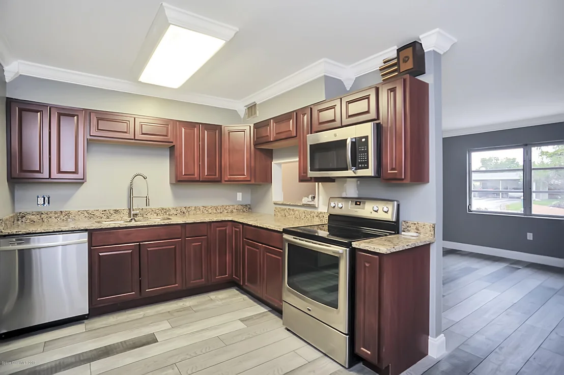 Photo of 1860 Oakwood Drive