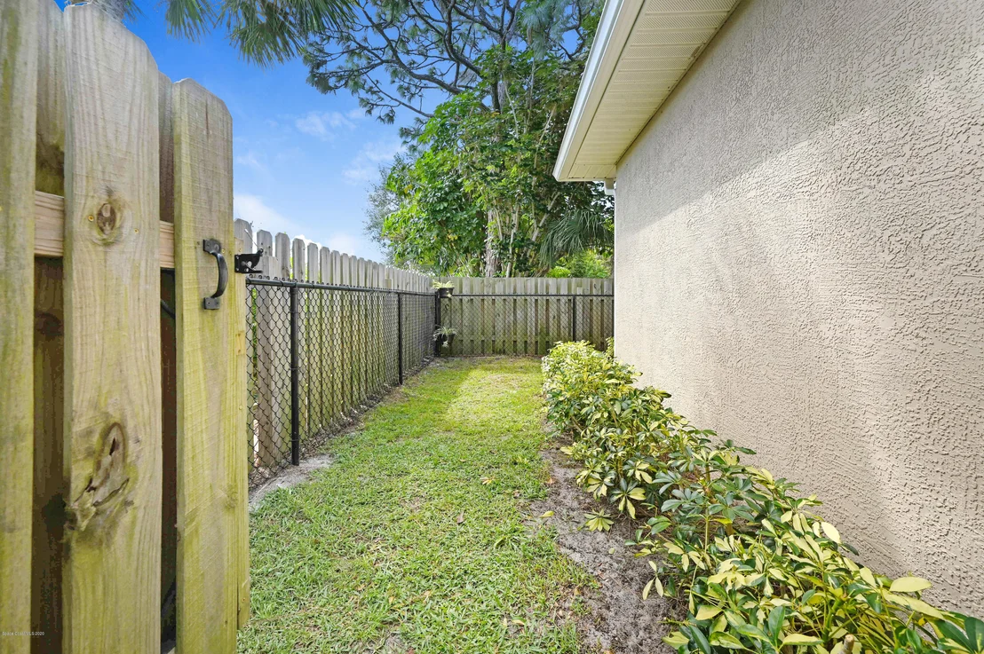 Photo of 601 Gina Lane