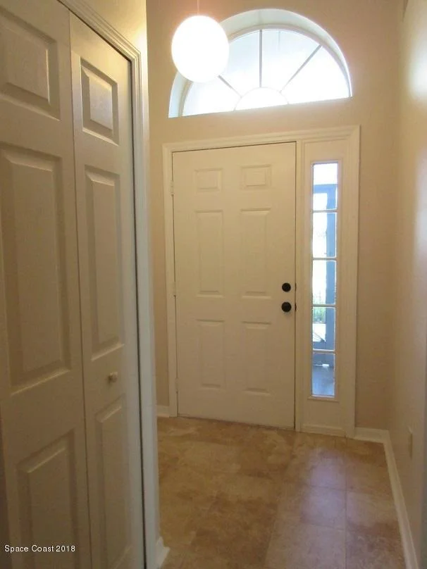 Photo of 1243 White Oak Circle