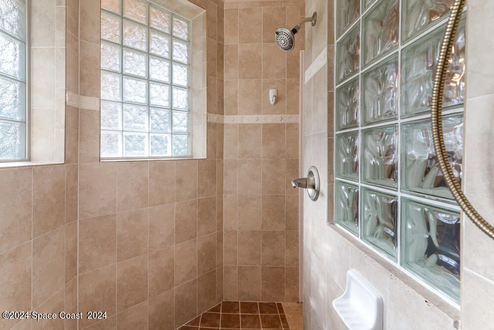 Photo of 2131 Windbrook Drive SE
