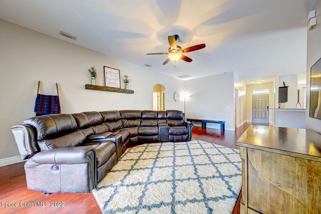 Photo of 1482 Hemingway Boulevard