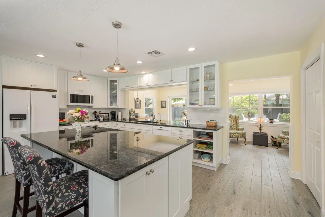Photo of 949 W Whitmire Drive