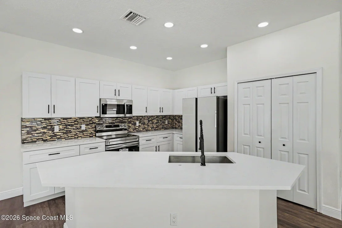 Photo of 2030 Bridgeport Circle