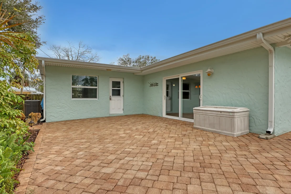 Photo of 592 Hillside Court