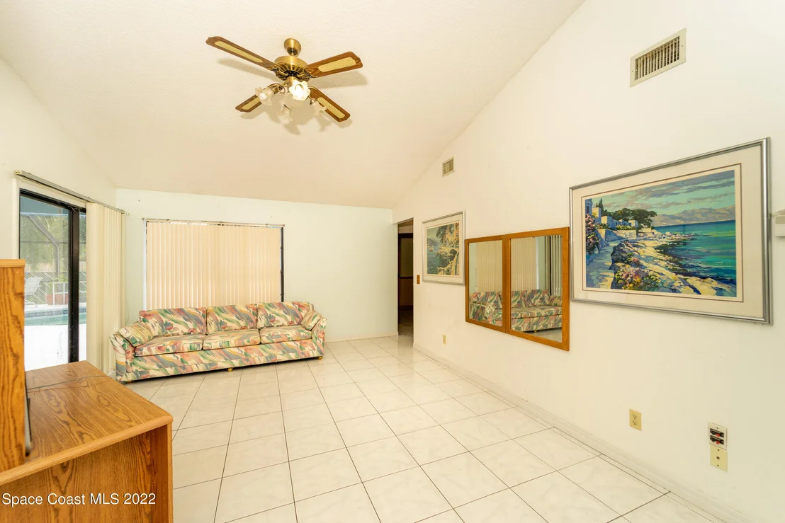Photo of 5665 Graham Street