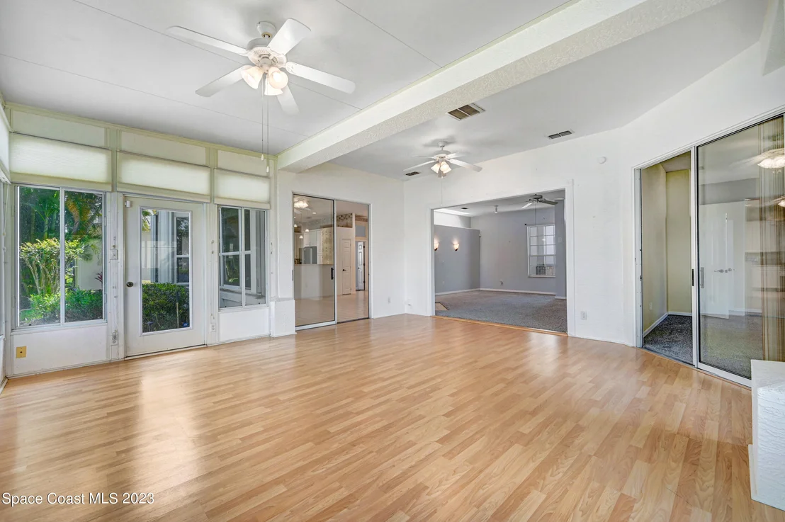 Photo of 954 Somerset Lane