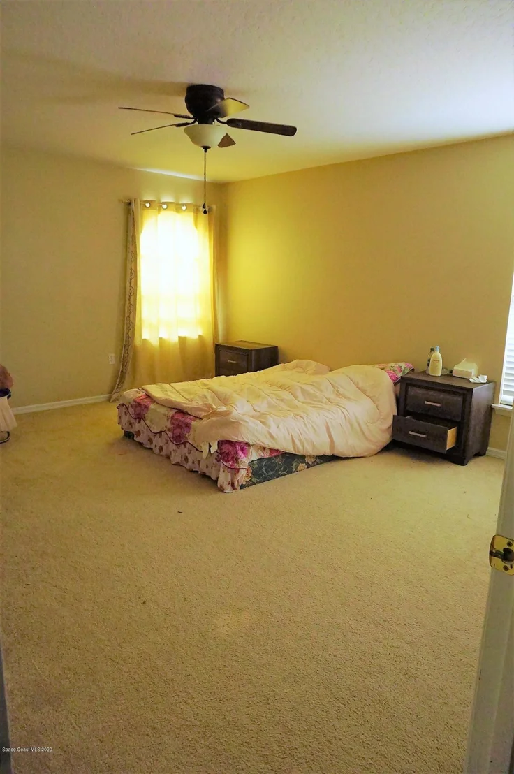 Photo of 1229 White Oak Circle