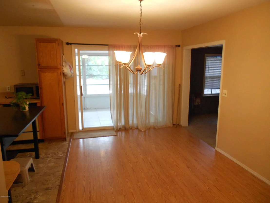 Photo of 1222 Mariposa Drive NE