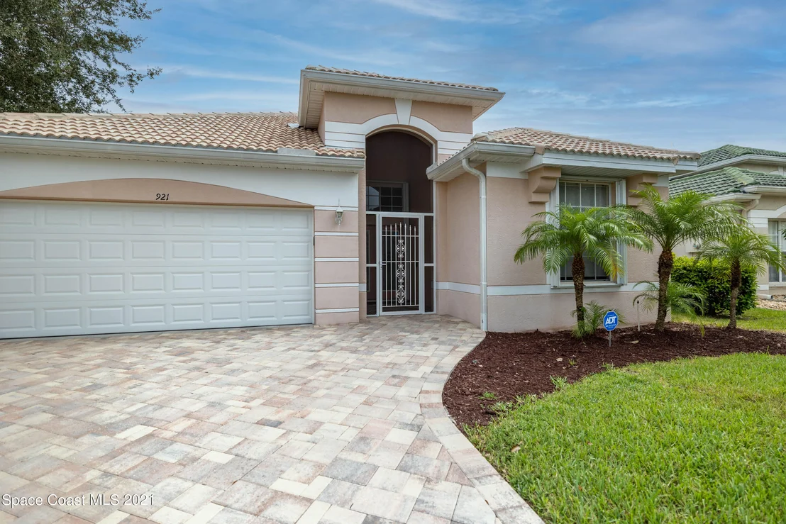 Photo of 921 Wimbledon Drive