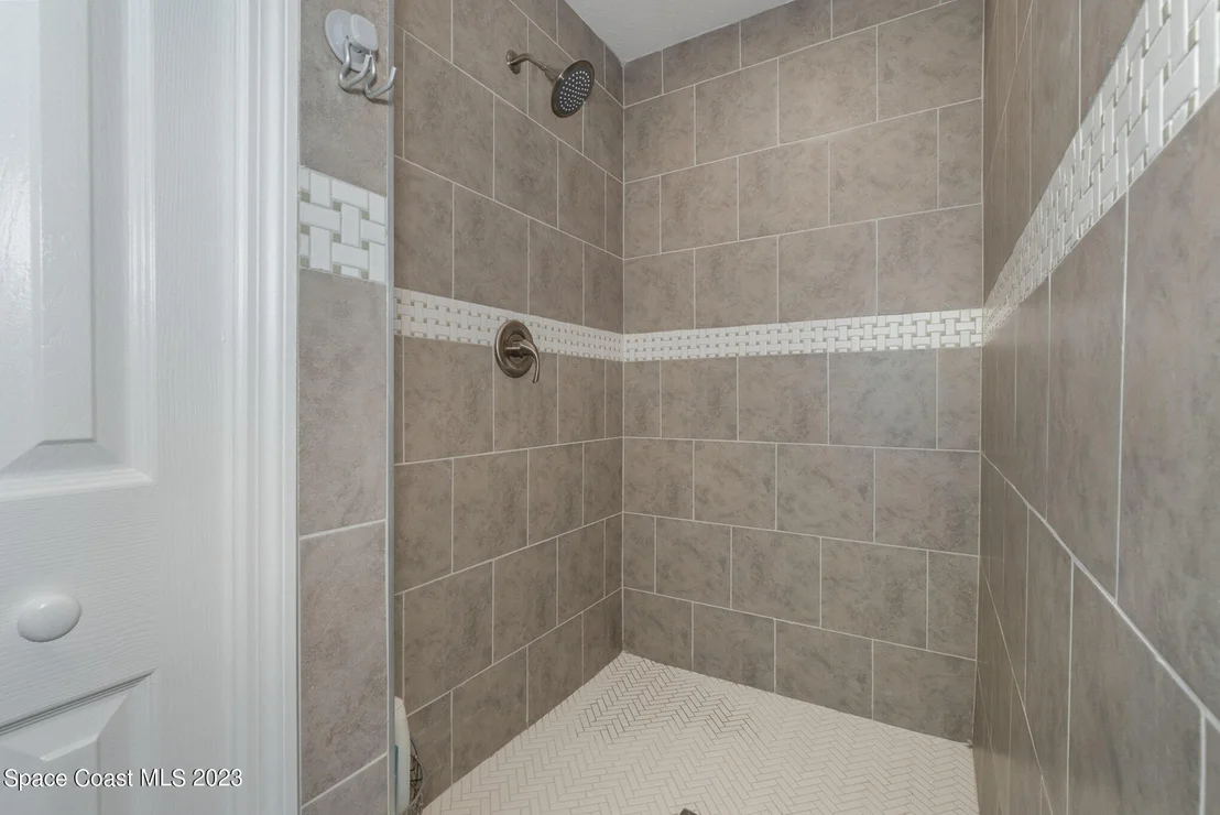 Photo of 1235 Eldron Boulevard SE