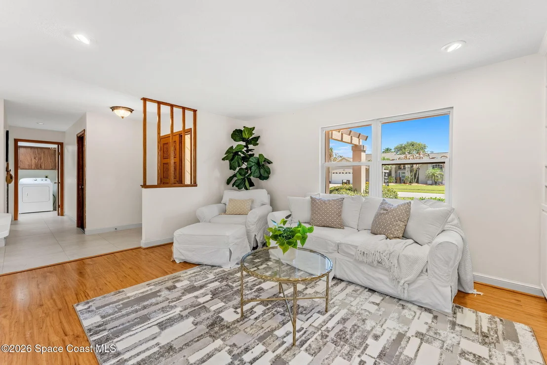 Photo of 496 N River Oaks Drive