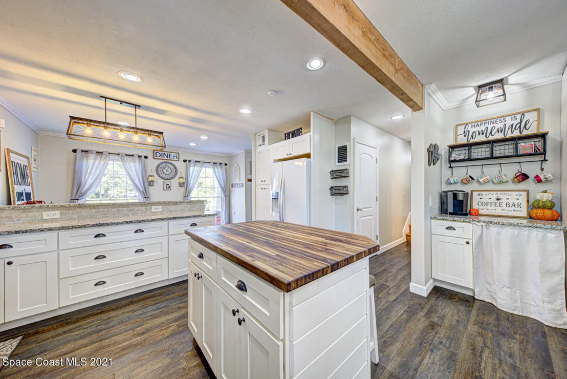 Photo of 200 Saldon Lane