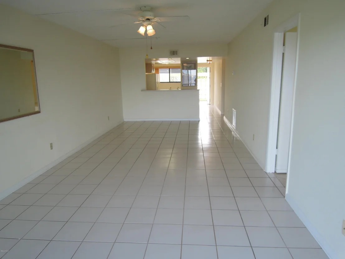 Photo of Unit 102 at 3901 Dixie Highway NE