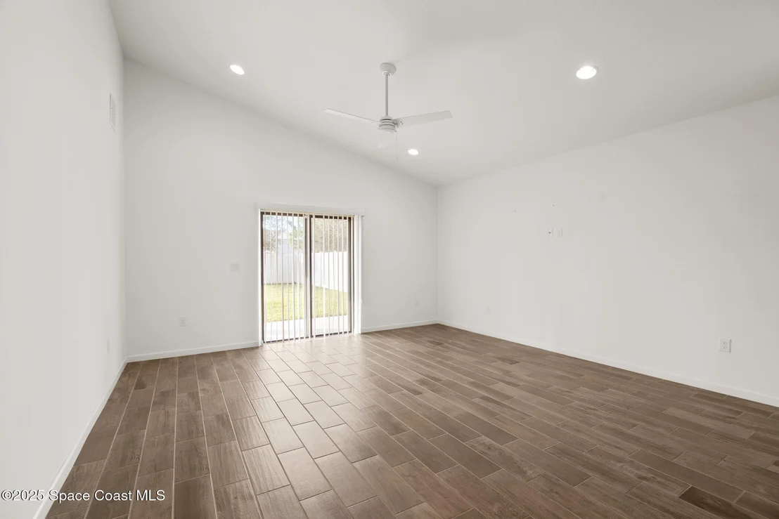 Photo of 950 Dillard Drive SE