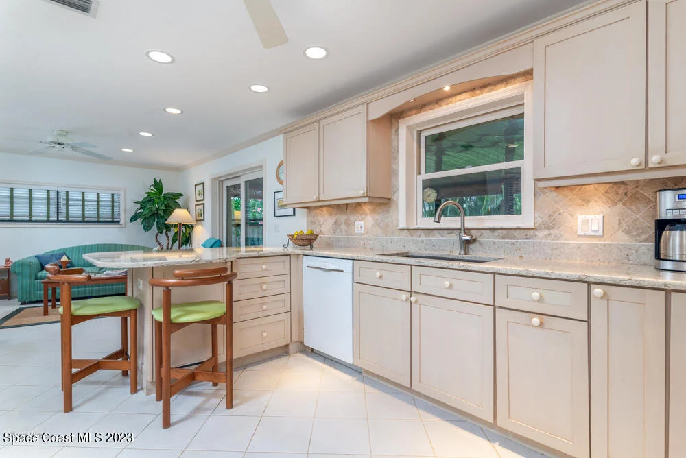 Photo of 2115 S River Road