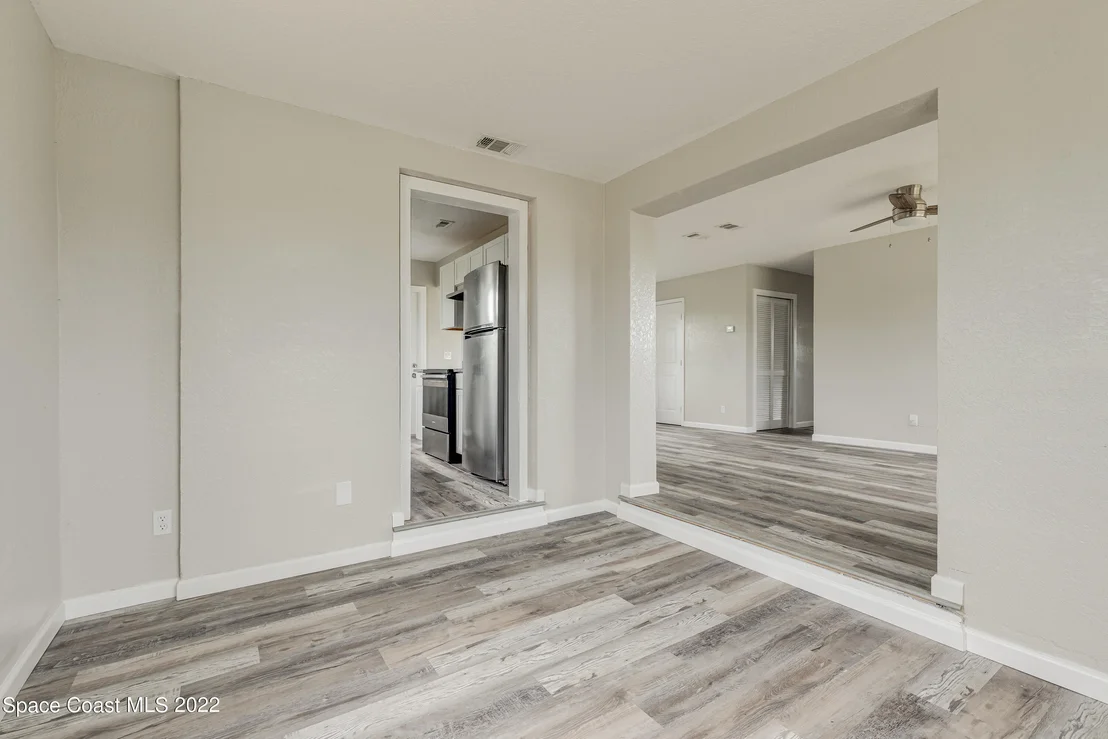 Photo of 883 Bianca Drive NE
