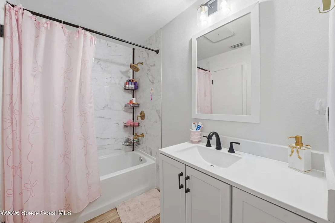 Photo of 2440 Warwick Road