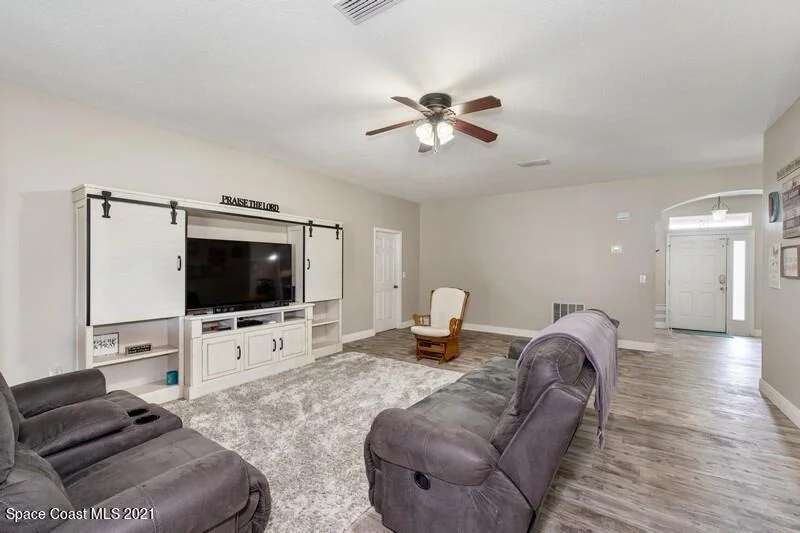 Photo of 1034 Morgan Circle NE