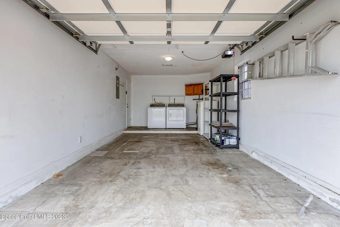 Photo of 921 Wateroak Drive NE