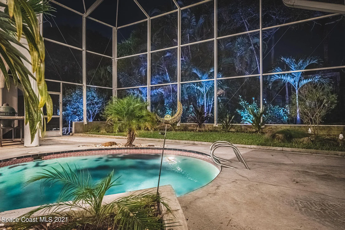 Photo of 472 Peregrine Drive
