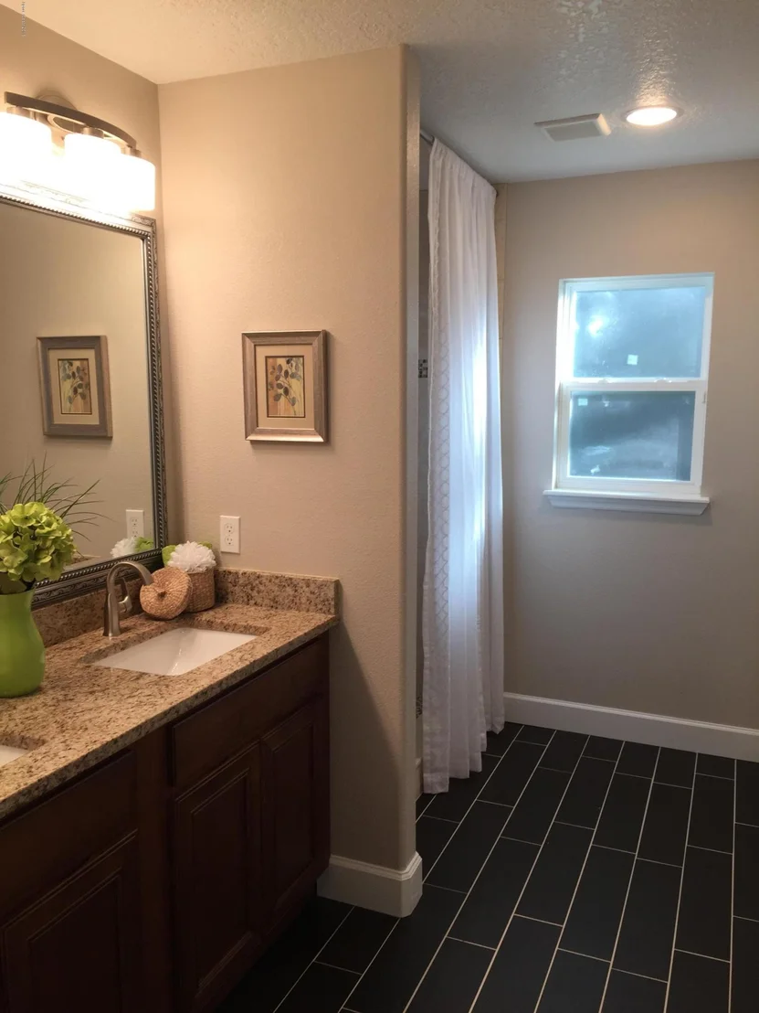 Photo of 831 Mandarin Drive Drive NE