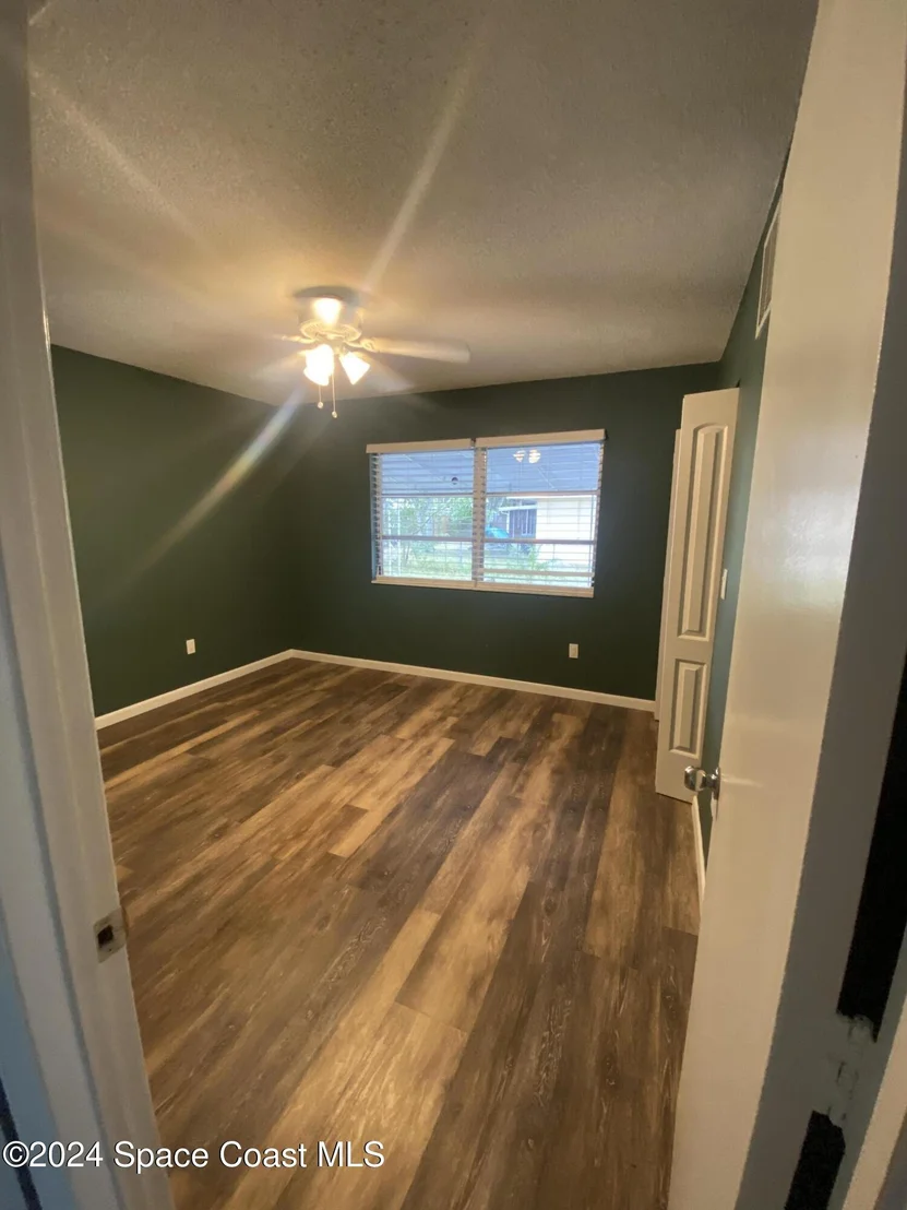Photo of 966 Darwin Lane NE