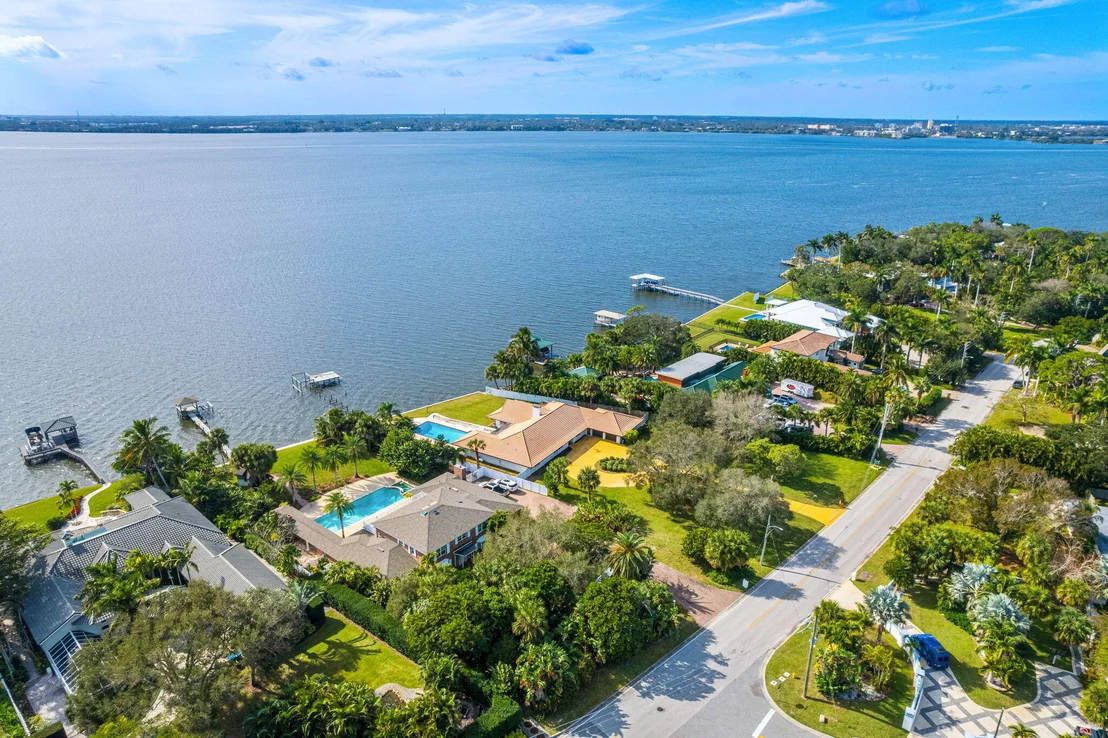 Photo of 100 Riverside Drive