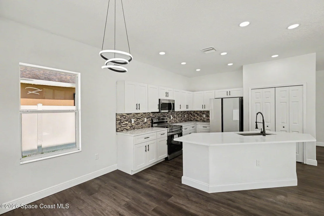 Photo of 2030 Bridgeport Circle