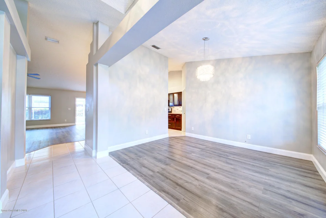 Photo of 6480 Adrian Street
