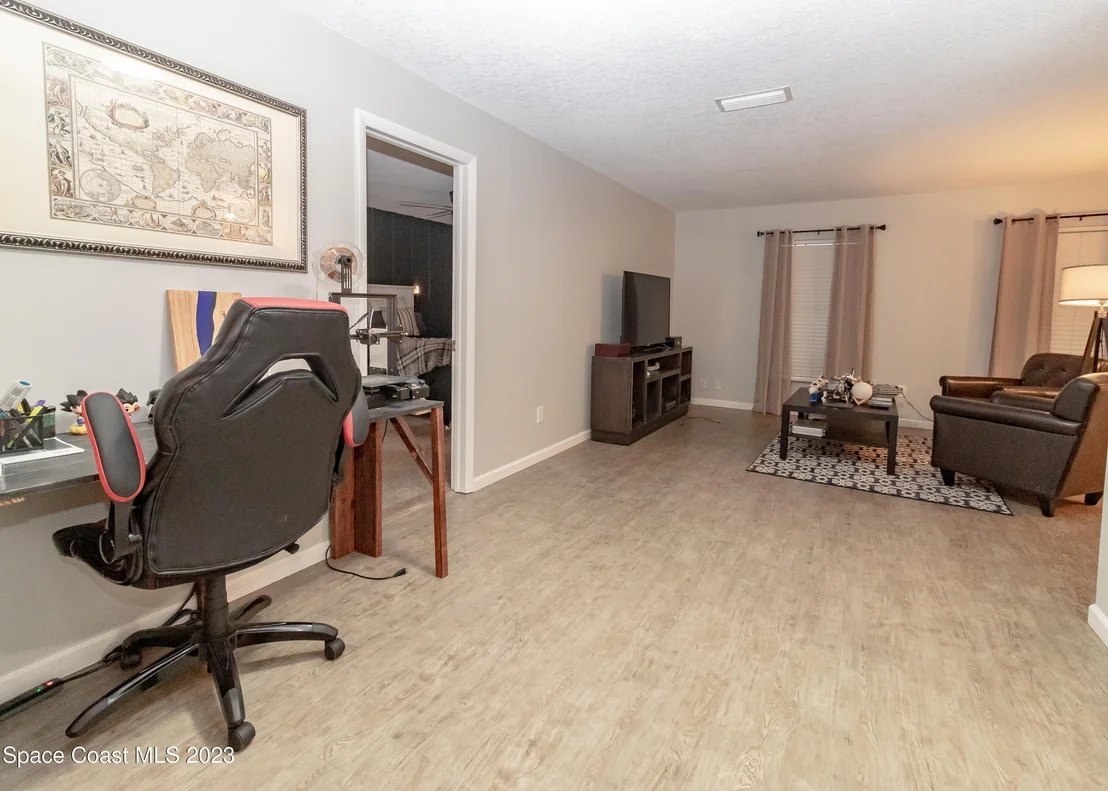 Photo of 800 Mark David Boulevard