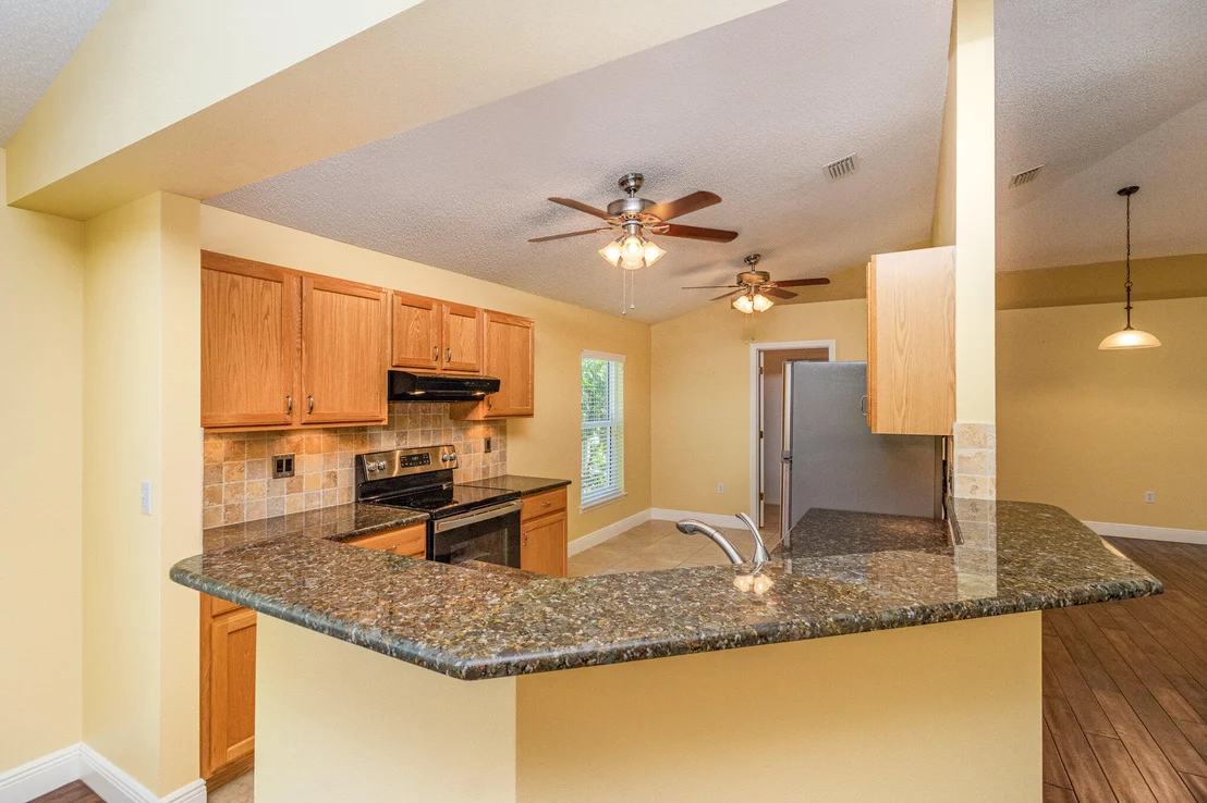 Photo of 1136 White Oak Circle