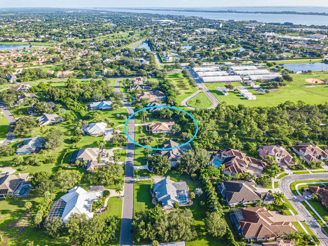 Photo of 735 Glengarry Drive