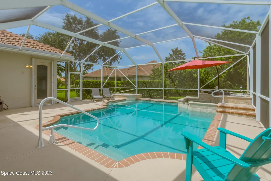 Photo of 844 Chatsworth Drive