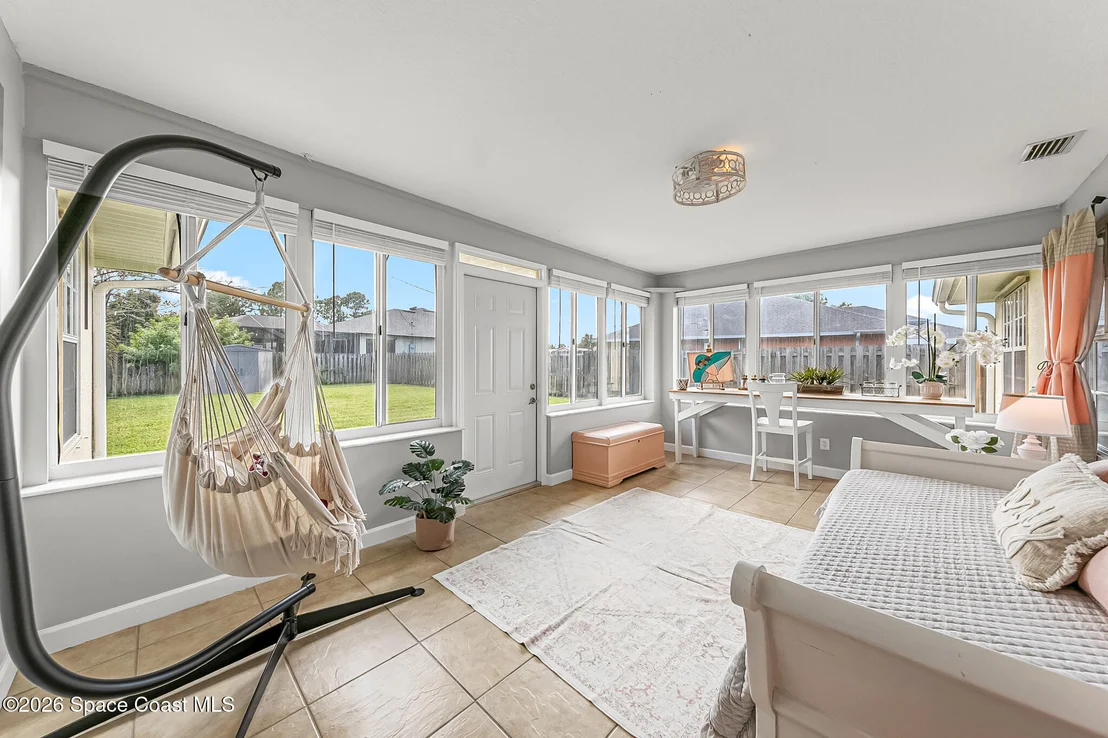 Photo of 606 Seven Gables Circle SE