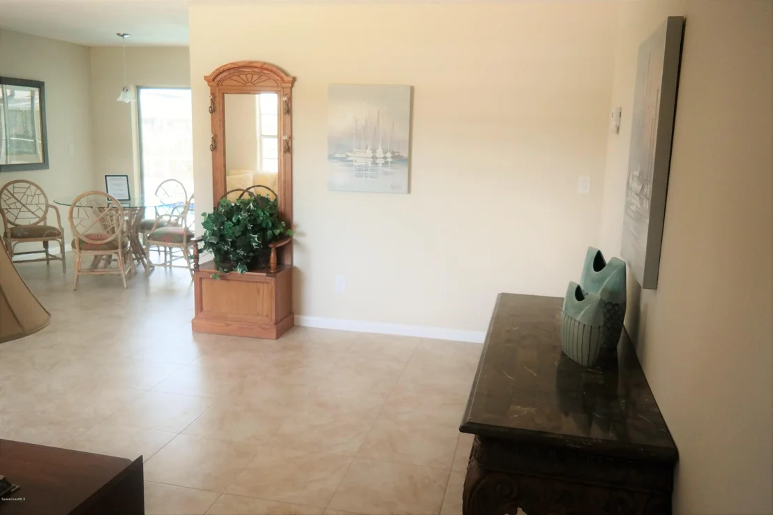 Photo of 545 Chantilly Drive