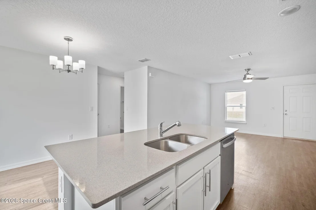 Photo of 549 Eldron Boulevard SE
