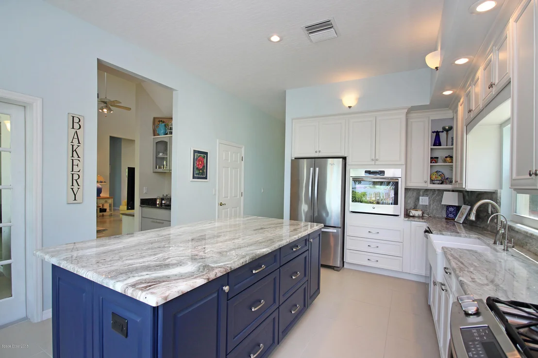 Photo of 5870 Riverside Drive