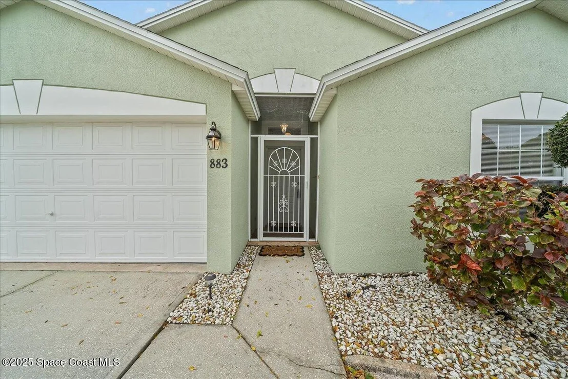 Photo of 883 Villa Drive