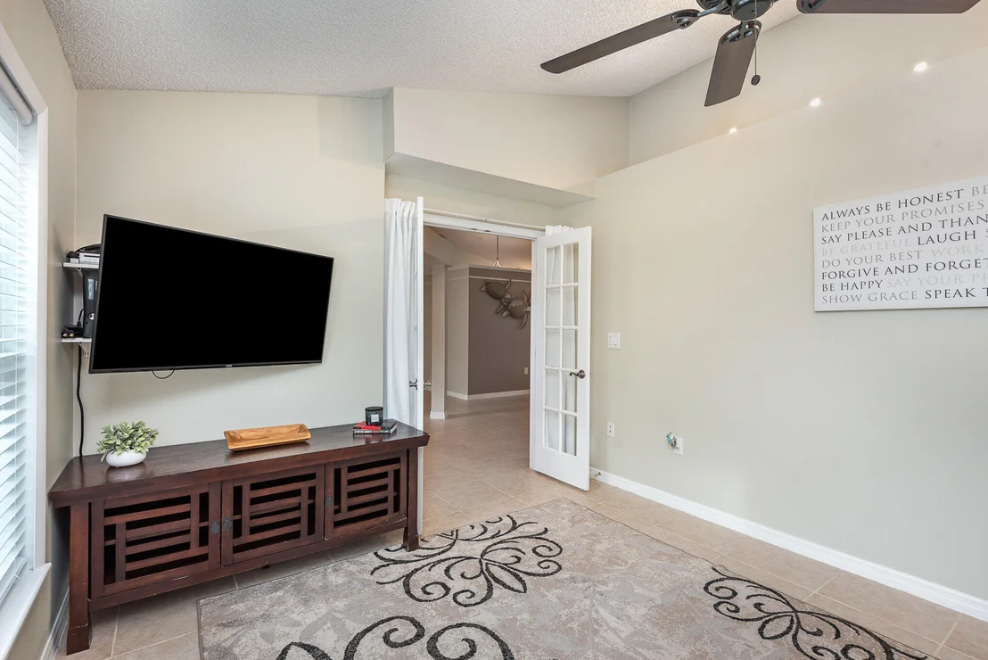 Photo of 2403 Mountain View Avenue