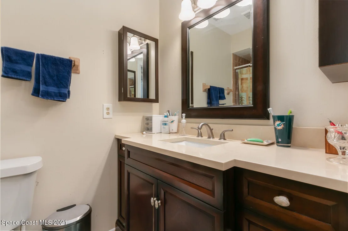 Photo of 5595 Fairbridge Street