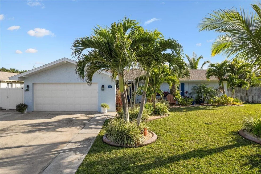 Photo of 219 5th Avenue