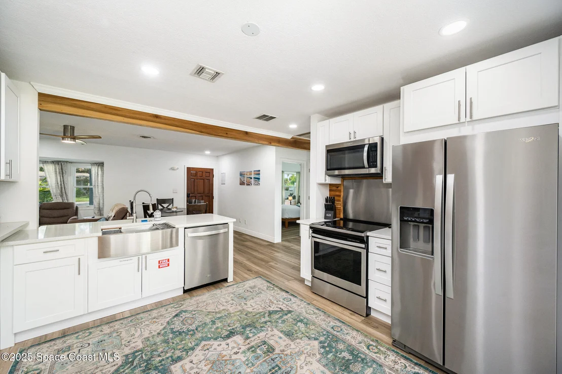 Photo of 113 W Leon Lane